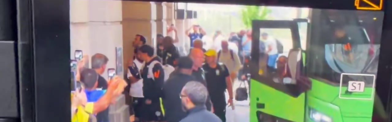 IM电竞官方网站-巴西国脚不理会球迷引发不满，马尔基尼奥斯招呼队友回来互动